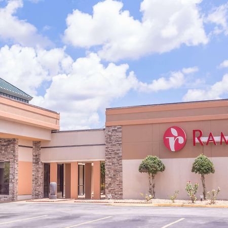 Hotel Ramada By Wyndham Macon Exteriér fotografie