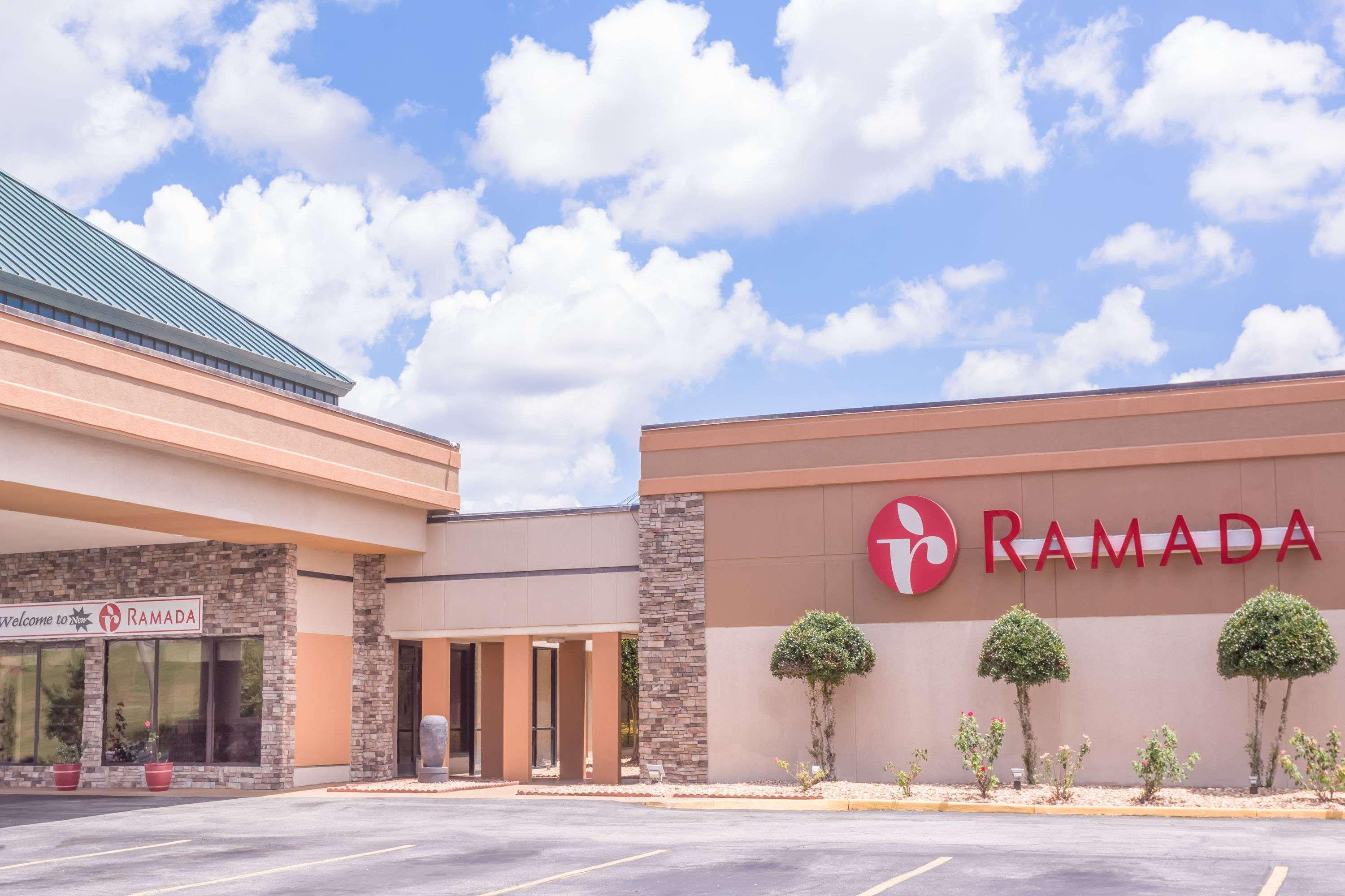 Hotel Ramada By Wyndham Macon Exteriér fotografie