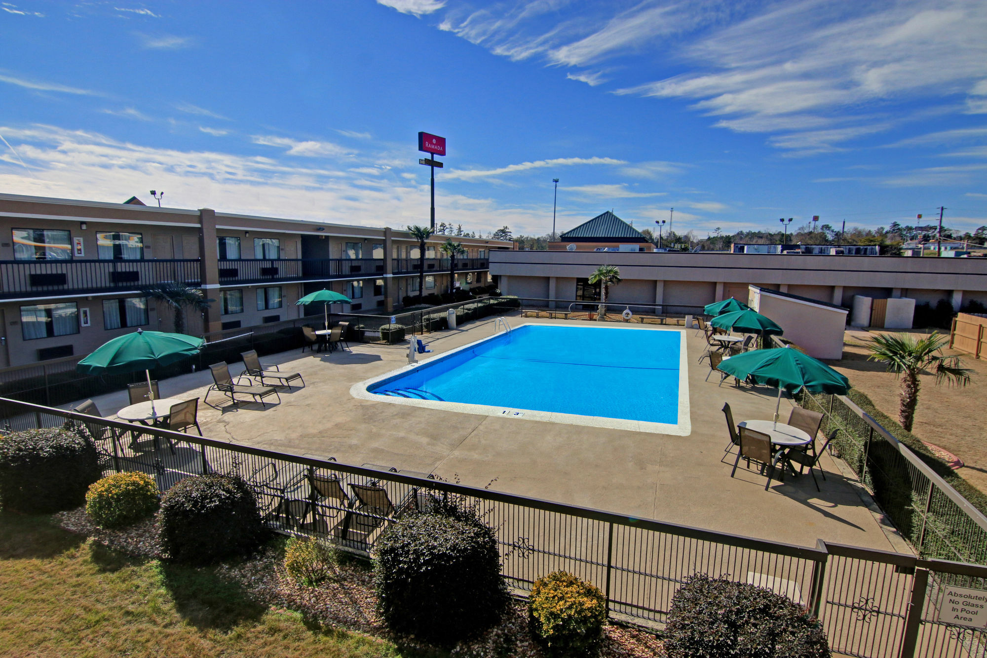 Hotel Ramada By Wyndham Macon Exteriér fotografie